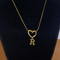 Collar con Inicial de Corazón en Acero Inoxidable