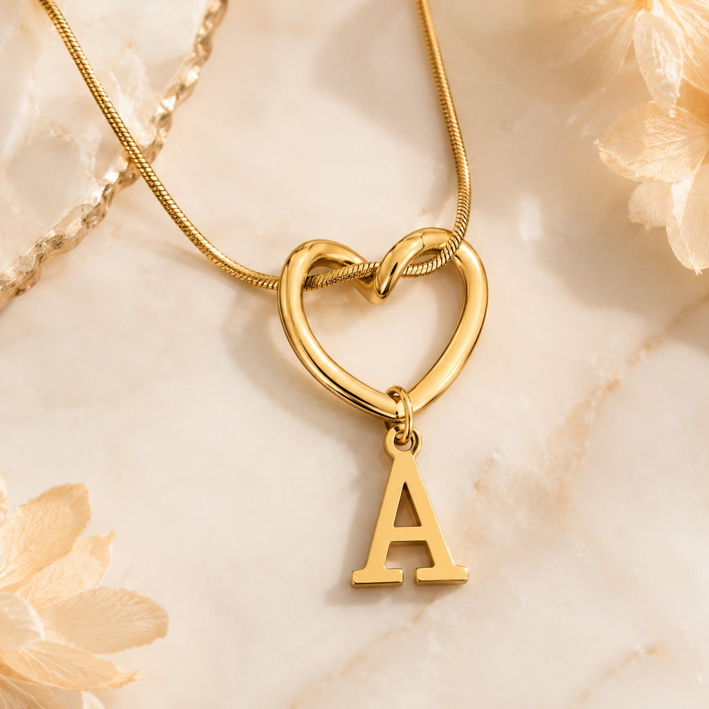 Collar AMAVE con inicial en modelo