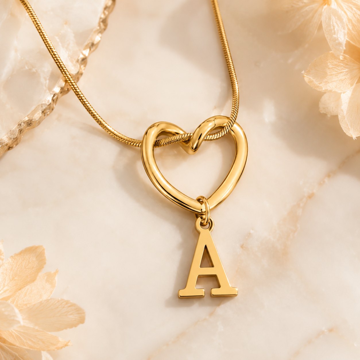 Collar AMAVE con inicial en modelo
